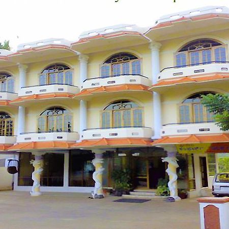 Sri Devi Comforts Hotel Chikmagalur Exterior photo